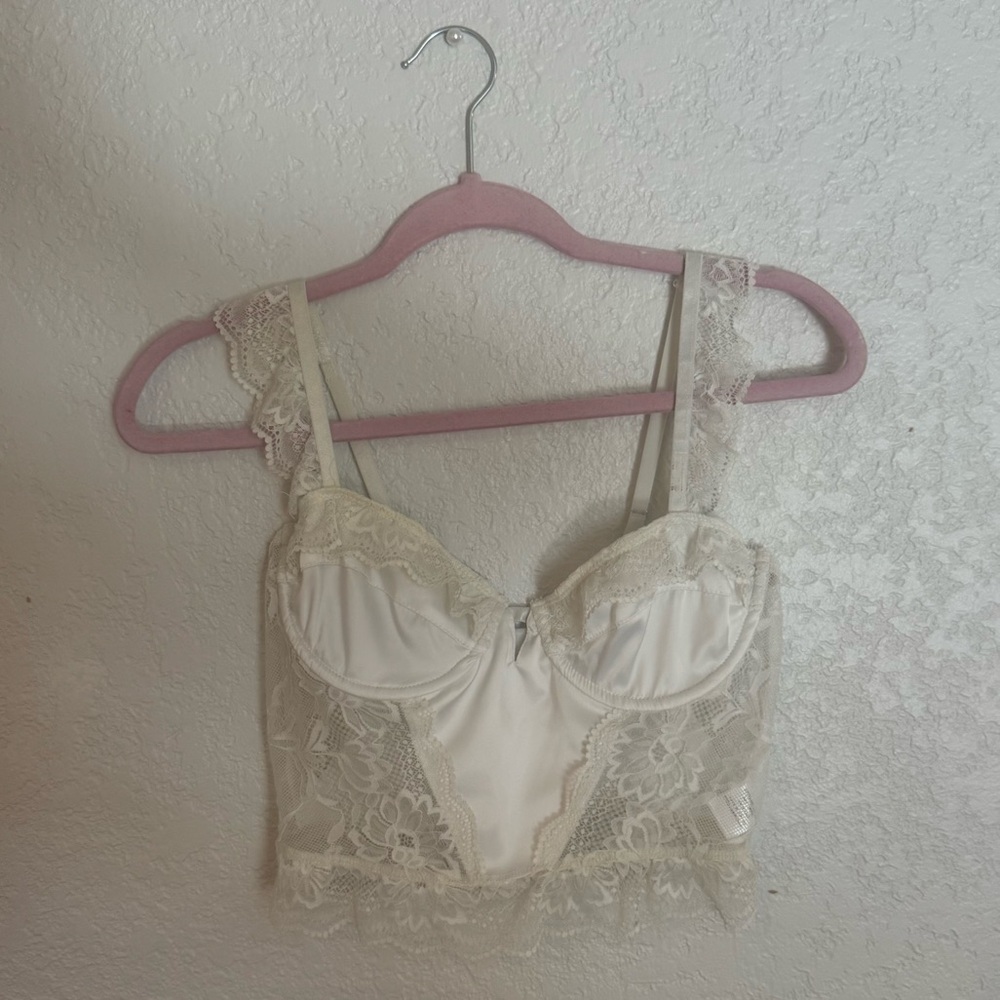 Fashion Nova Lace Bustier in Cream